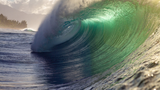 Waves leave clear traces on the coast